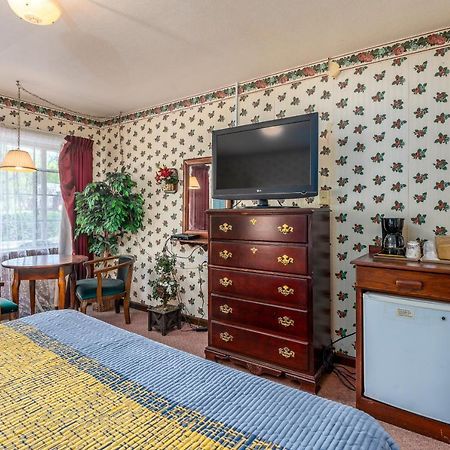 Parkway Inn Уэйнсвилл Экстерьер фото
