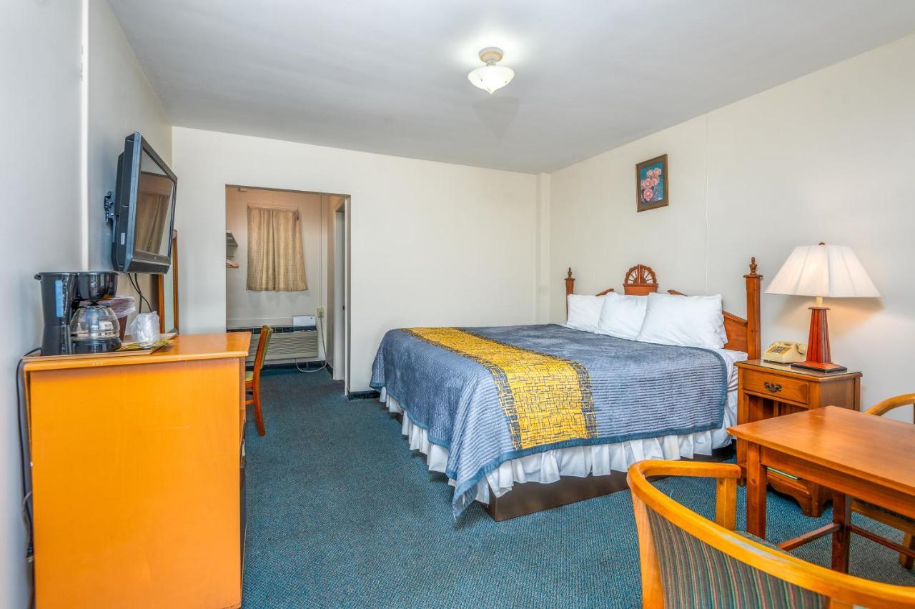 Parkway Inn Уэйнсвилл Экстерьер фото