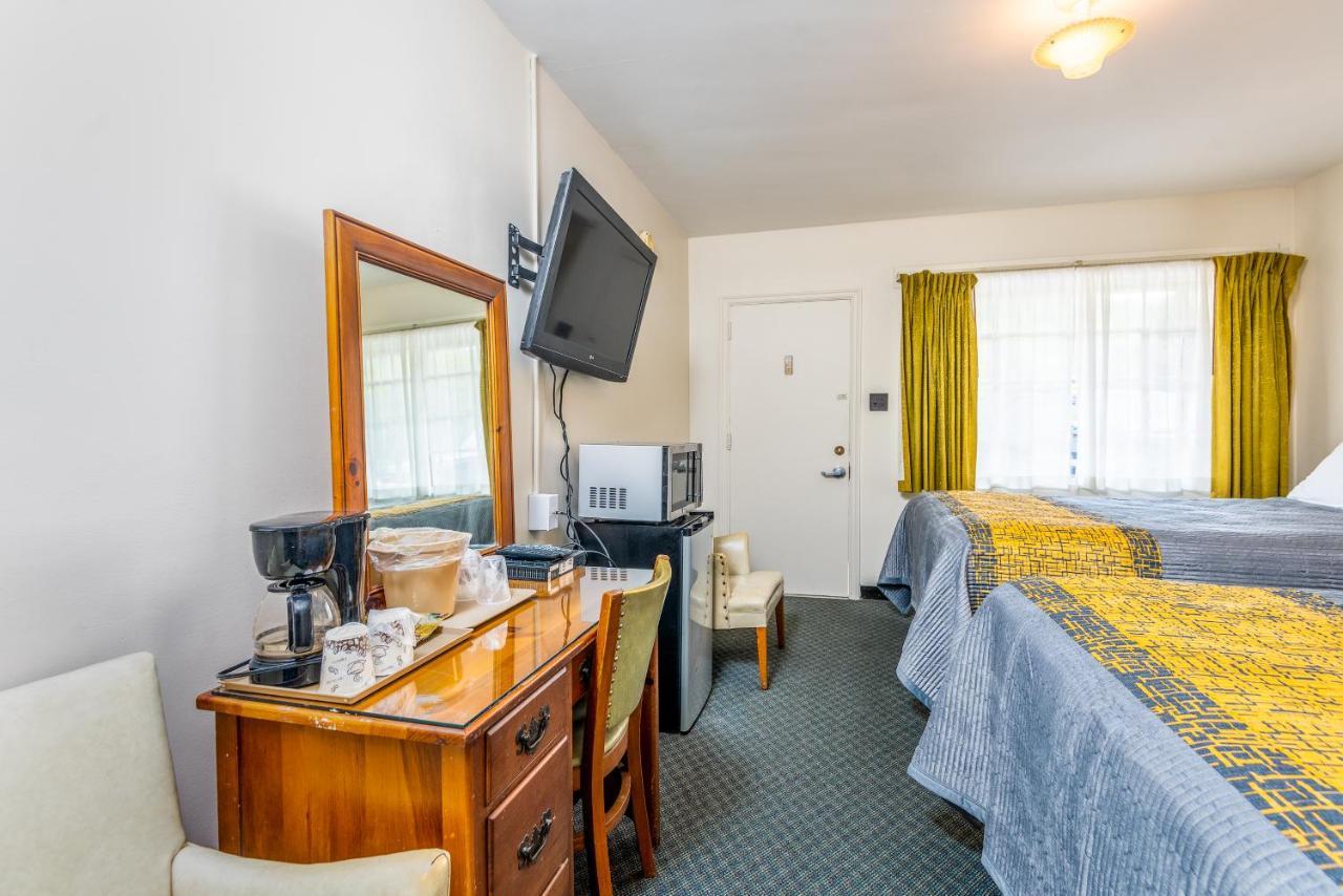 Parkway Inn Уэйнсвилл Экстерьер фото