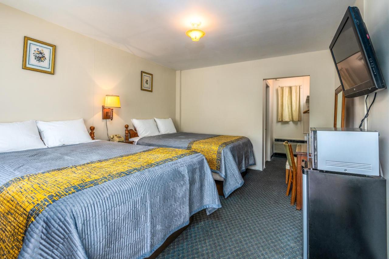 Parkway Inn Уэйнсвилл Экстерьер фото