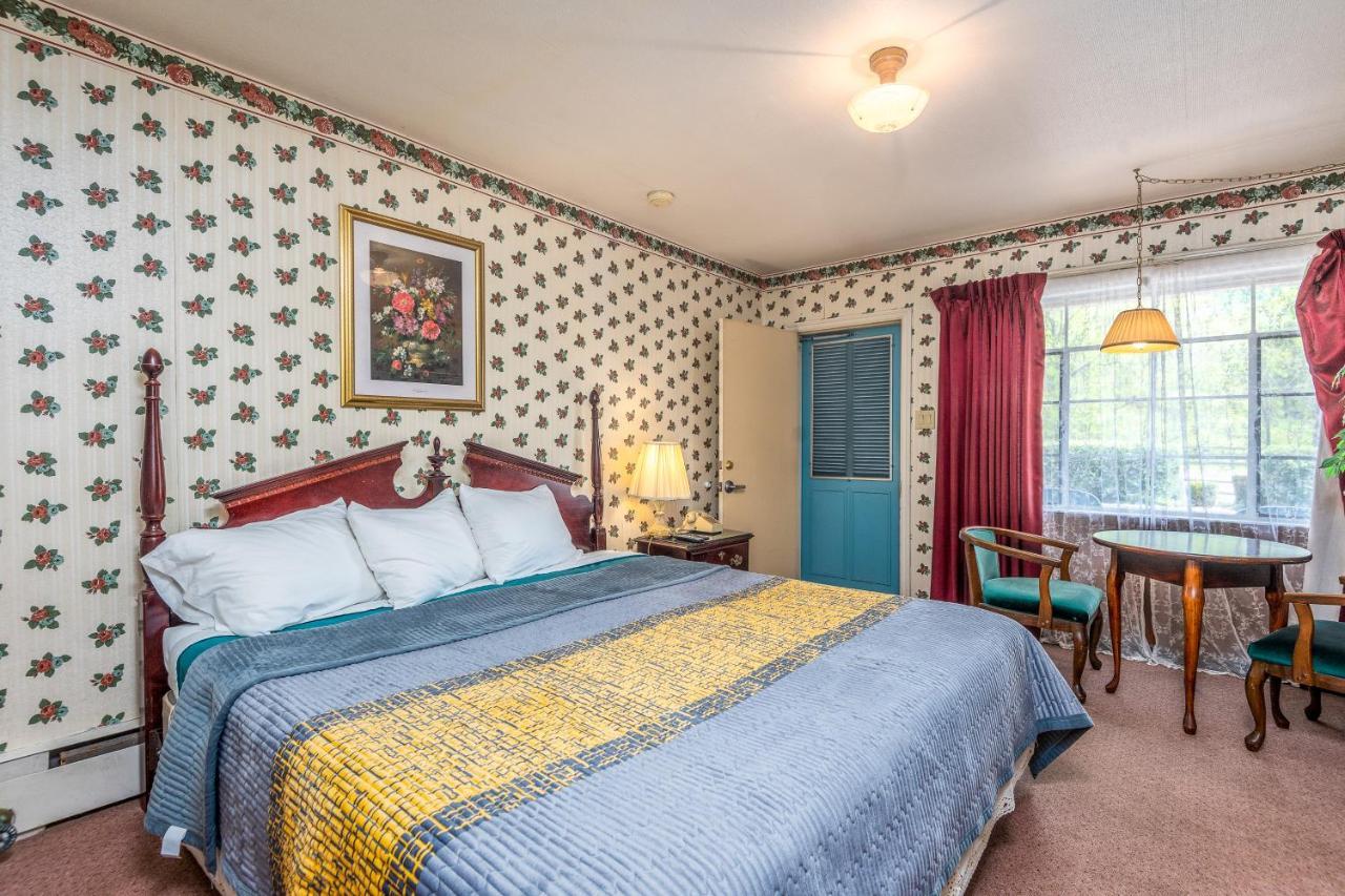 Parkway Inn Уэйнсвилл Экстерьер фото