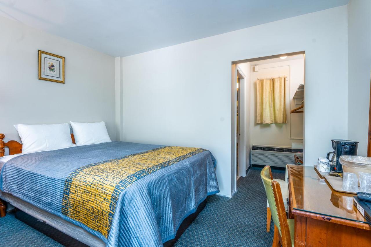 Parkway Inn Уэйнсвилл Экстерьер фото