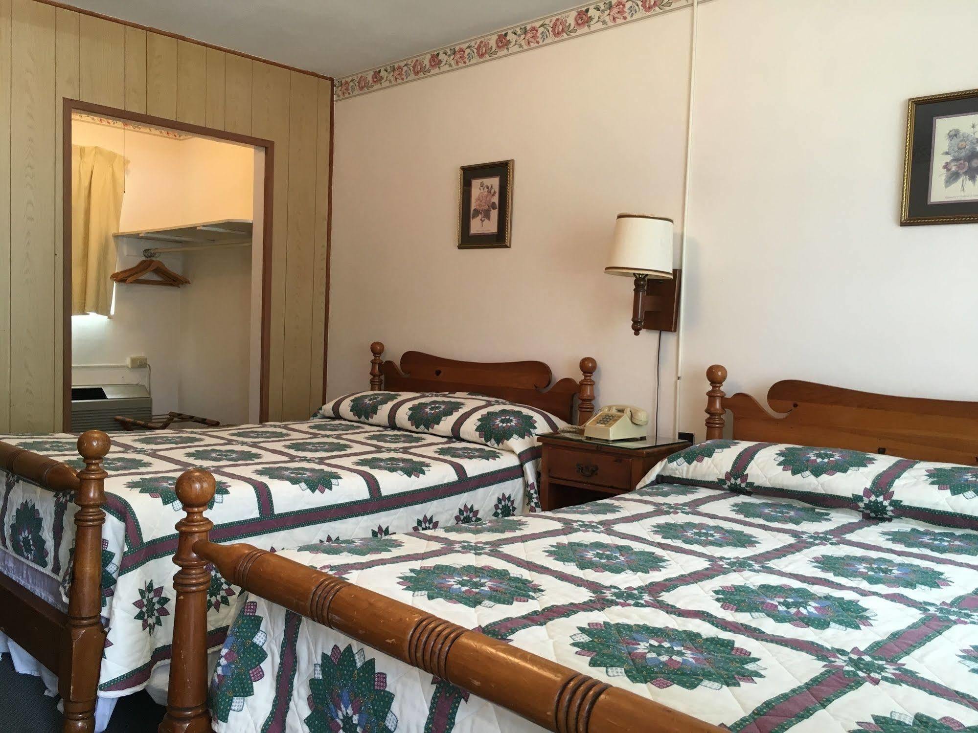 Parkway Inn Уэйнсвилл Экстерьер фото