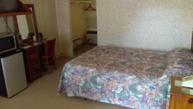 Parkway Inn Уэйнсвилл Экстерьер фото