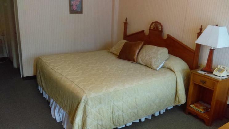Parkway Inn Уэйнсвилл Экстерьер фото